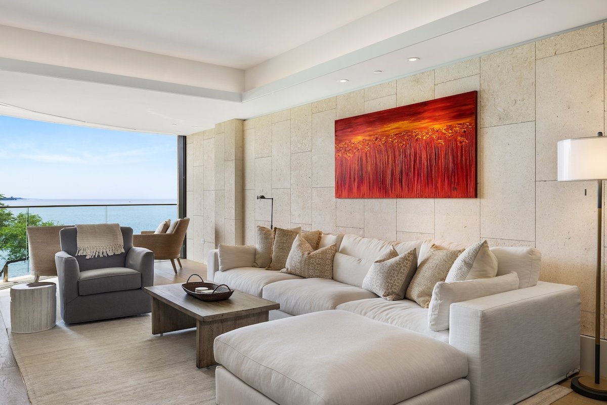 Stunning Oceanfront Penthouse – Steps from Beach gallery image 4