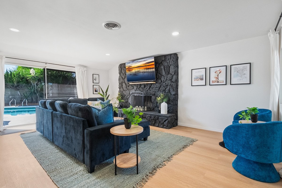 Pool, Hot Tub, AC, Games, 10 min to Beach Big Yard gallery image 3