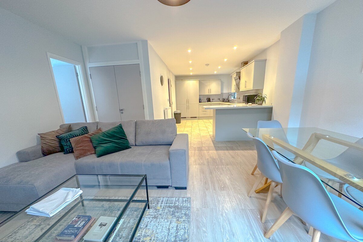 Modern, Spacious, 3bdrm,2bath ,Marylebone, 110sqm gallery image 3