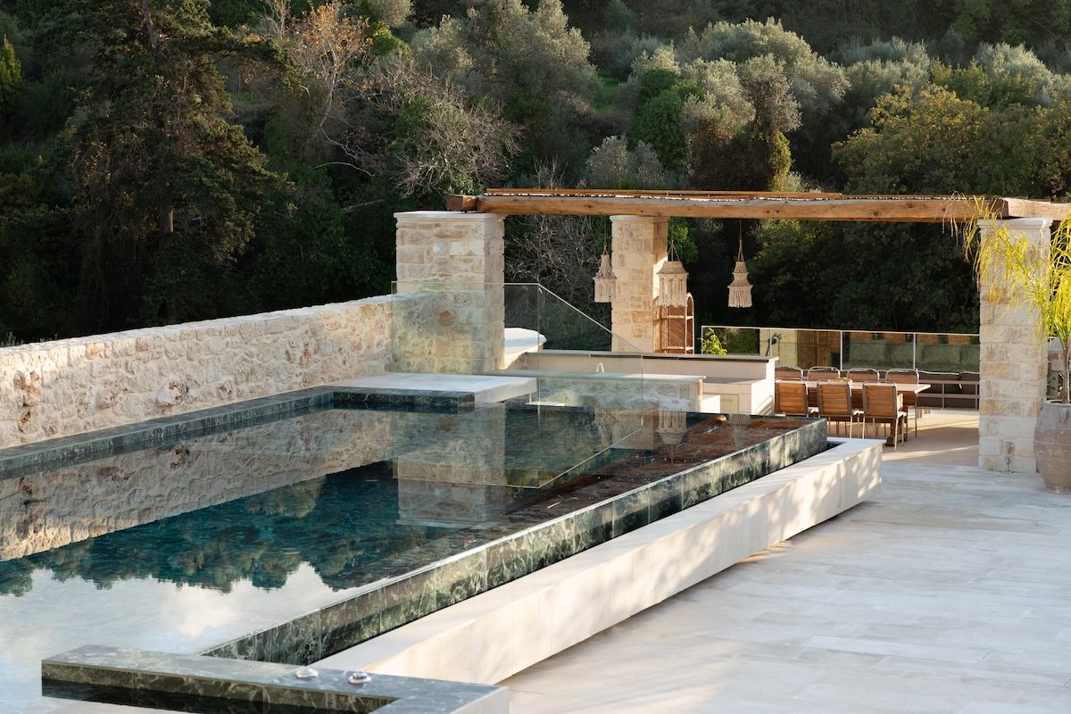 Spartacus Villa, a Countryside Bohemian Retreat gallery image 4