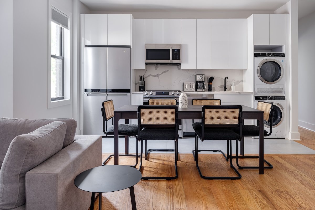 Sunny + Stylish 3Bd – Greenpoint gallery image 4