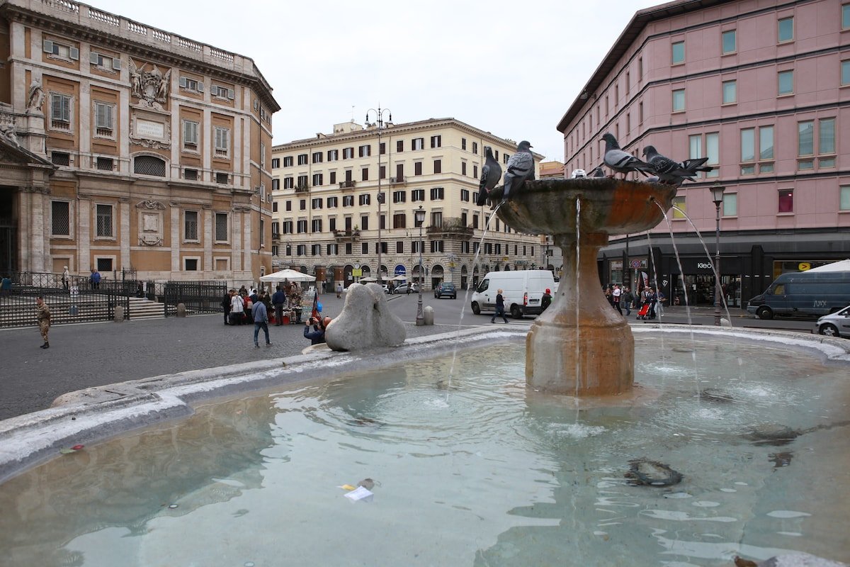 Enjoy apartment luxury in Rome gallery image 3