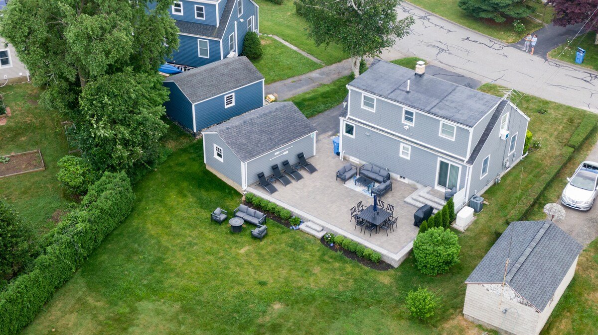 Newport Beach House w/ Huge Yard gallery image 3