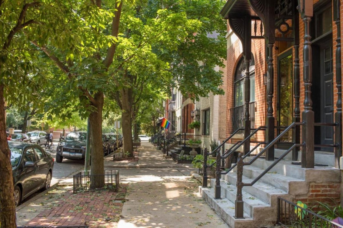 4 BR • Theater Room • Gym • Walk to Lincoln Park!