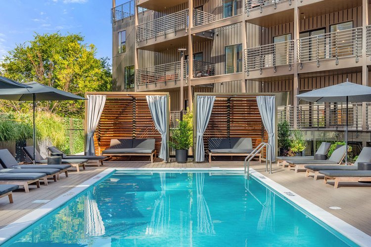 Luxury 4BR Condo|Concierge-Pool-Walk to Downtown!