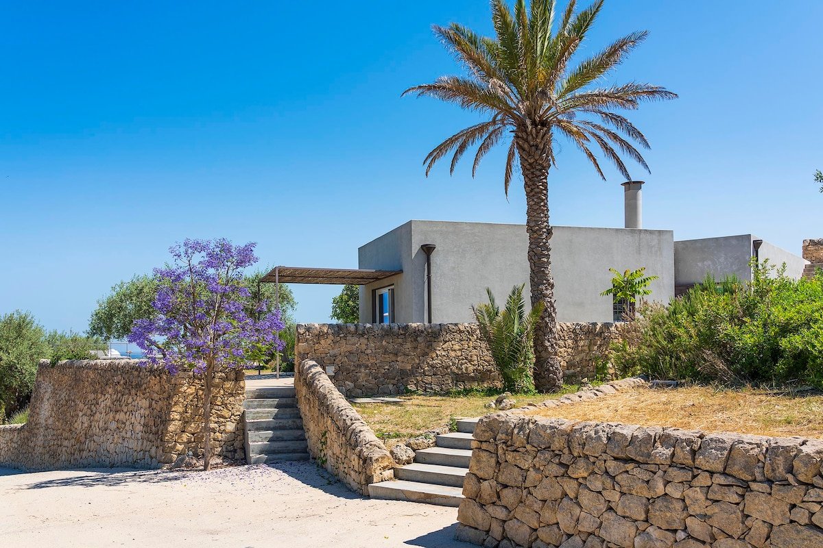 Luxury 4 bedrooms villa in Noto