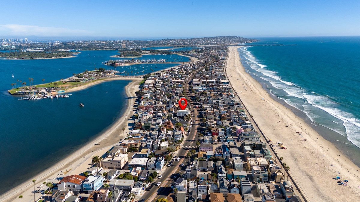 9 Bedrooms-7 Bath-2 Kitchens-Parking-Sleeps 22! gallery image 2