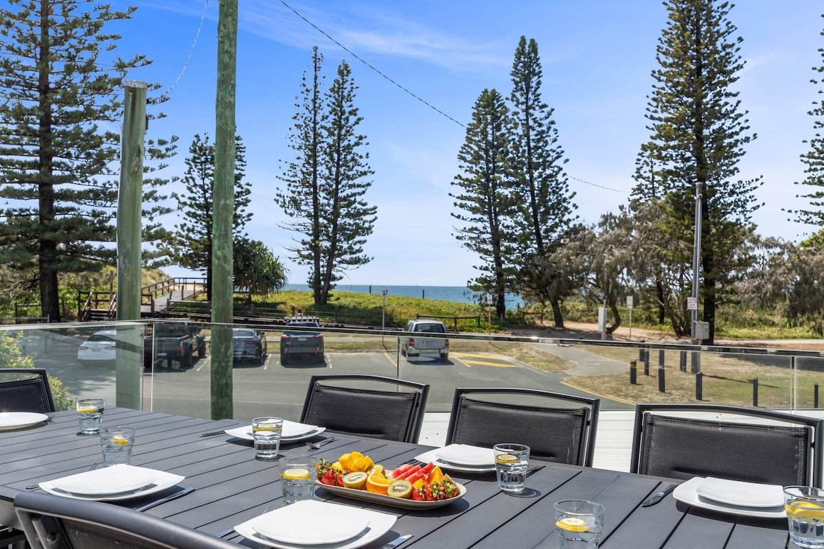 Beachfront at Buddina with Heated Pool & Sea Views gallery image 4