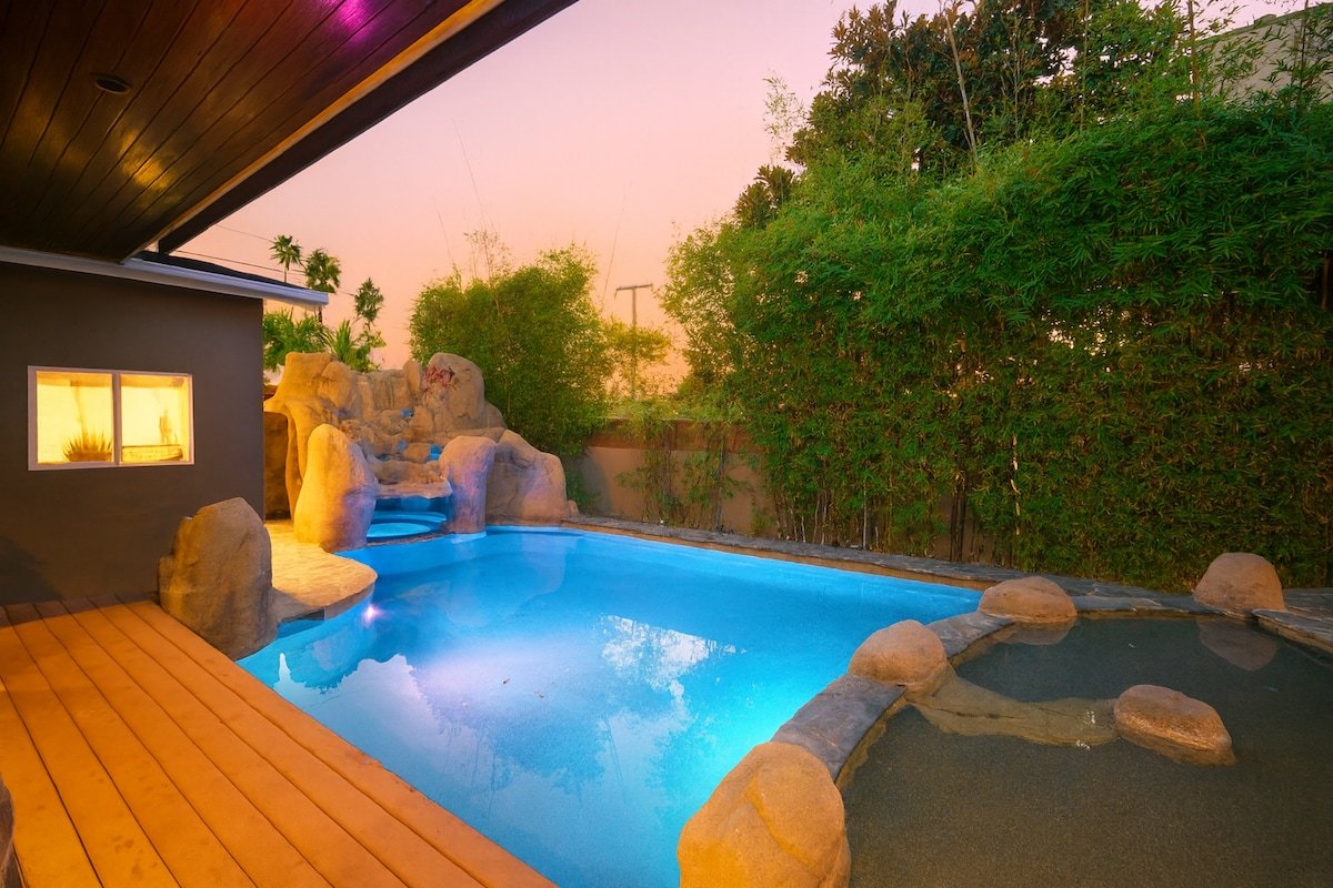 Tropical Vibes Near Beach! Jacuzzi Cave, 8 Beds! gallery image 5