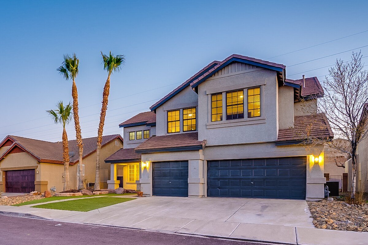 Amazing 5 Bed / 4 Bath Residence with Pool / Spa gallery image 5