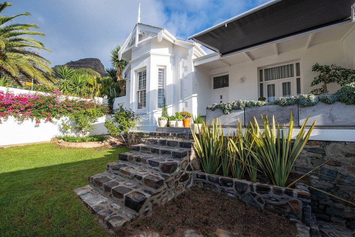 2BR Designer Victorian with Mountain View’s / Pool gallery image 3