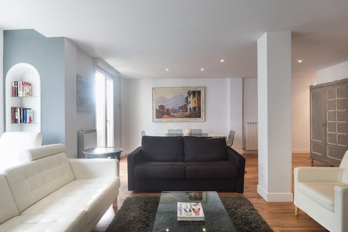 Playa Gros, views La Zurriola beach gallery image 5