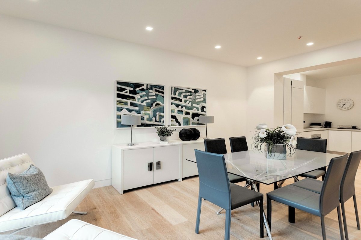 Stunning 3 Bedroom Trafalgar Sq and Covent Garden gallery image 2