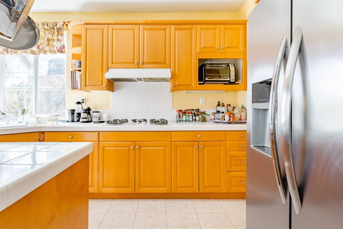 HUGE 6 bdrm Lux (Early bird rate increases soon!) gallery image 5