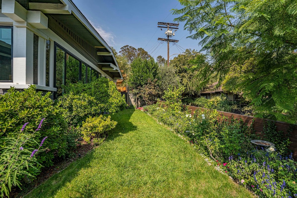 Beautiful Hollywood Craftsman gallery image 5