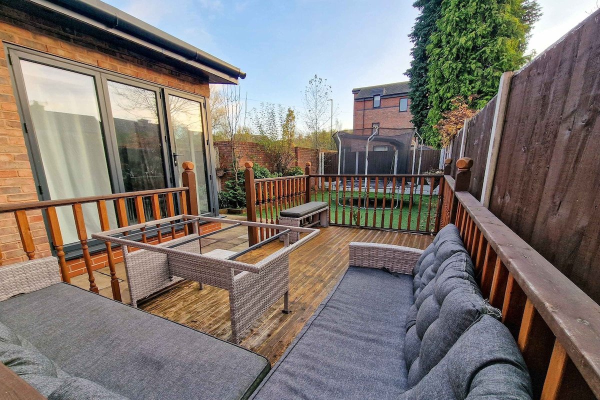 4 Bed Home in Altrincham by City SuperHost gallery image 5