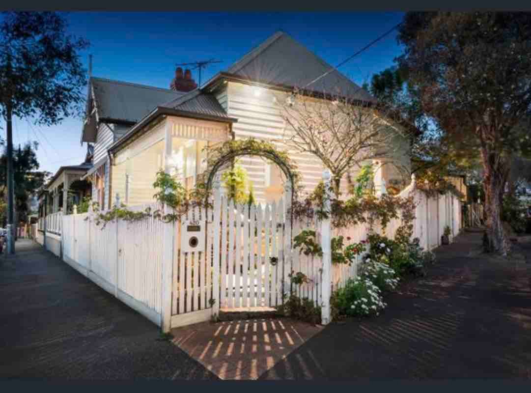 Luxury City home with views in Kensington Village