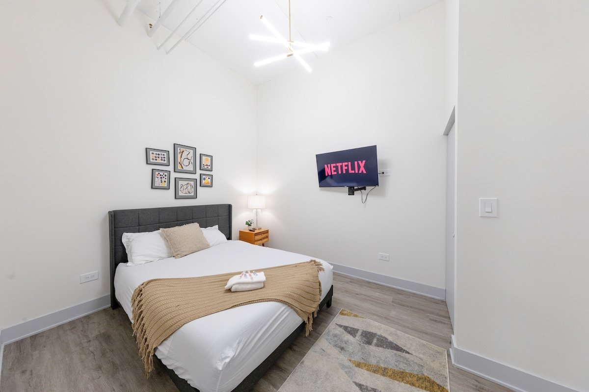 Luxurious 5BR Suite Near McCormick w/ Pool Table gallery image 5