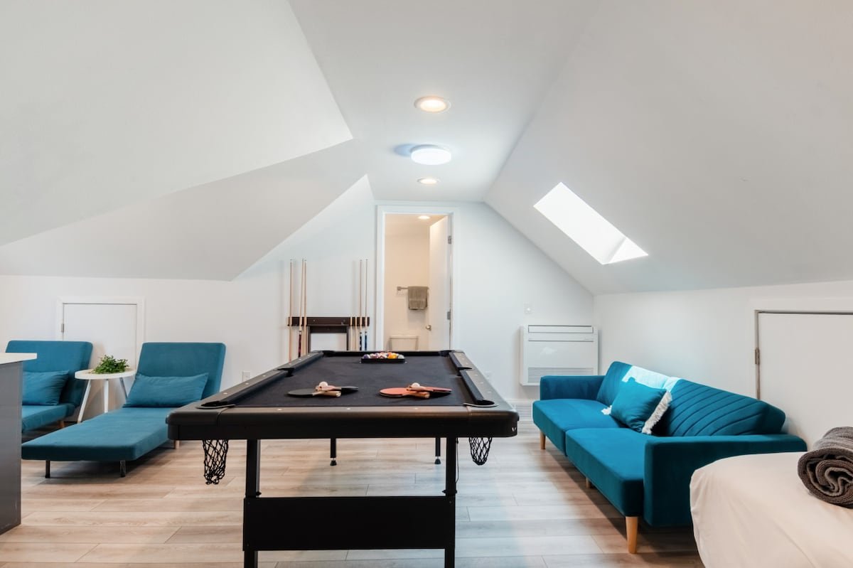 Spacious 5BR Gem w/ Hot Tub Steps from Downtown gallery image 2