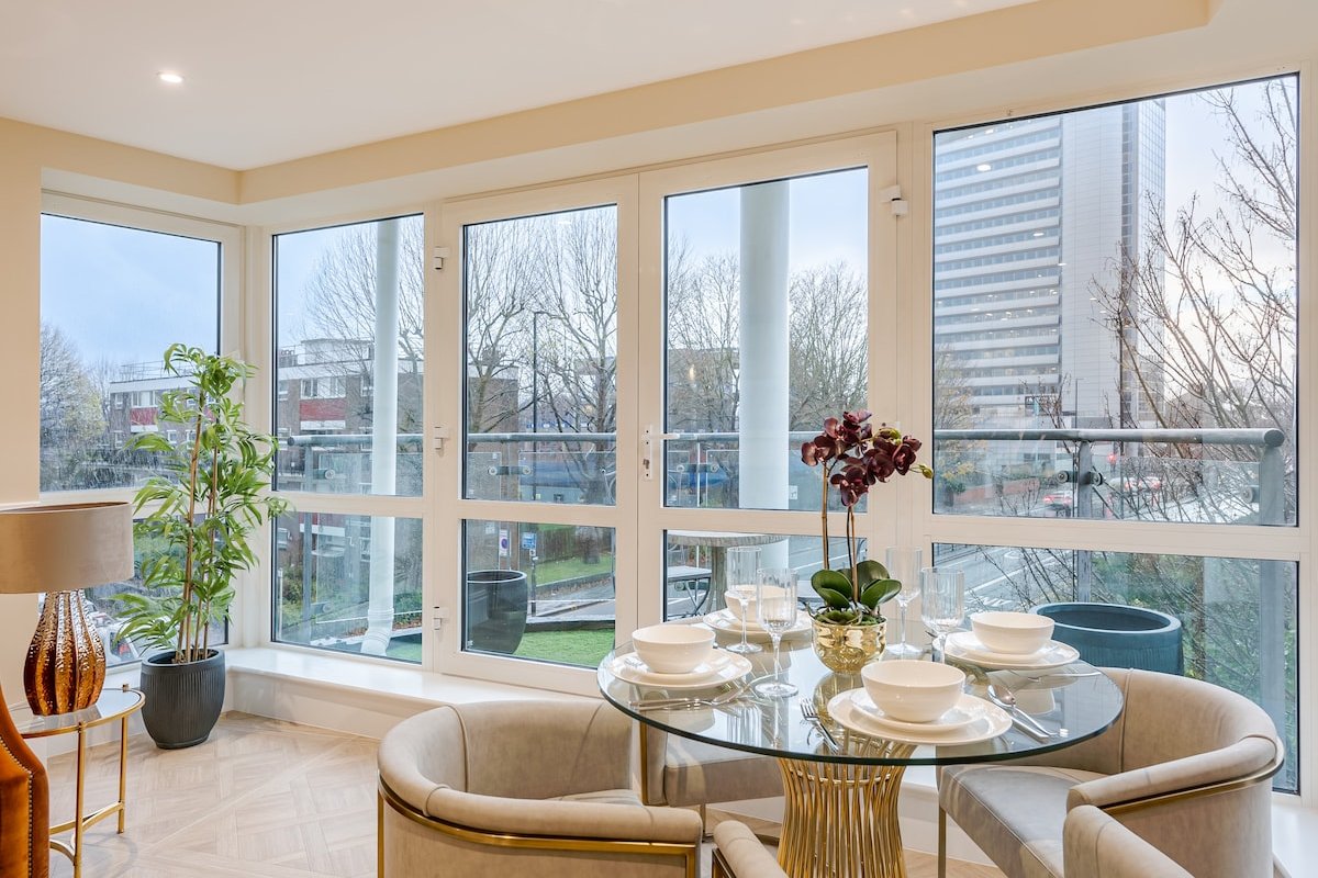 Elegance awaits Gorgeous 2 bedroom property gallery image 5