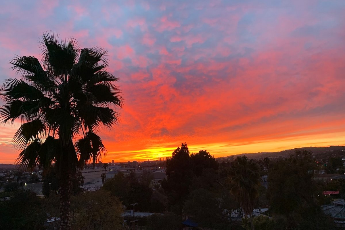 LA Chic Stunning Views & Sunsets gallery image 5