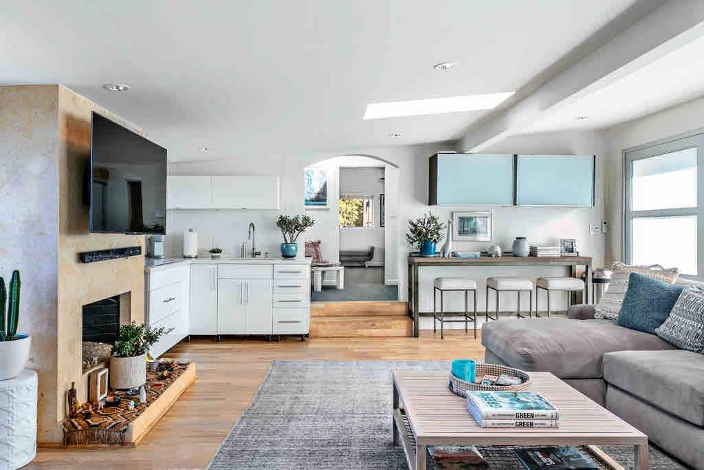 Hollywood Hills / Skyline views / Private Sauna gallery image 3