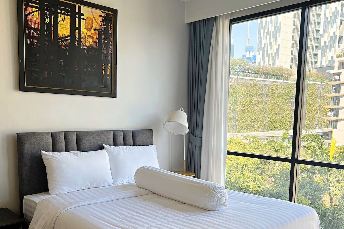 403: Luxury 2Beds 2Bath Pool & Gym, BTS City View gallery image 5