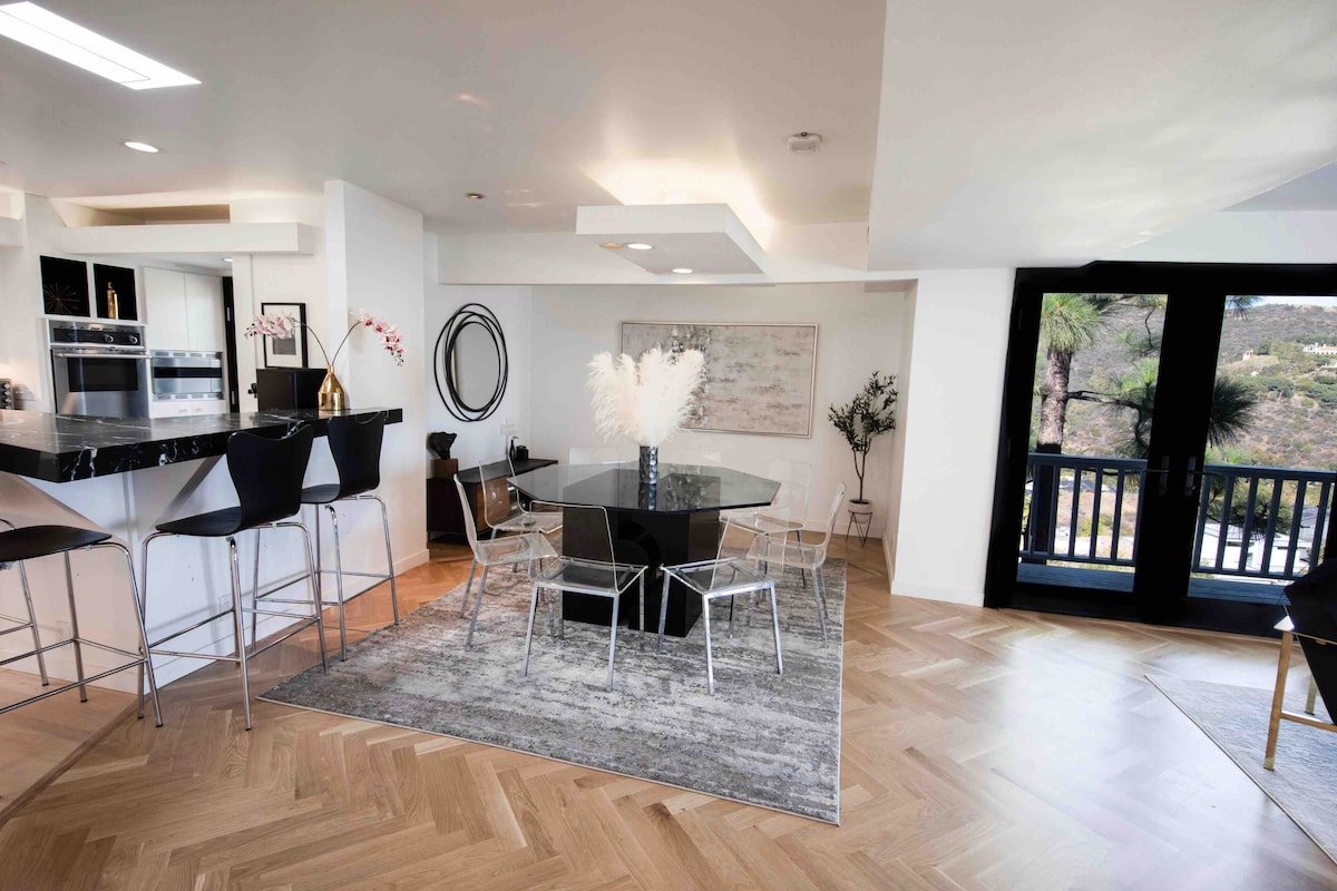 Luxury Brentwood Home with Stunning Views gallery image 3