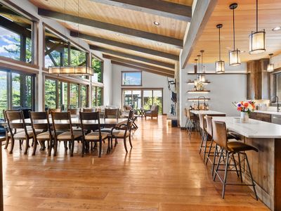 Luxury Snowghost Chalet – True Ski-In/Ski-Out