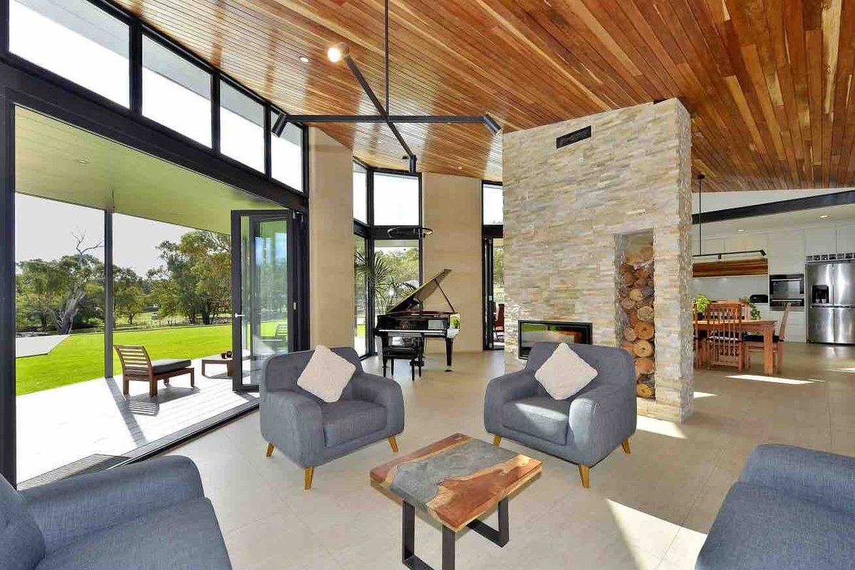 Gorgeous home with Infinity Pool & Fireplace