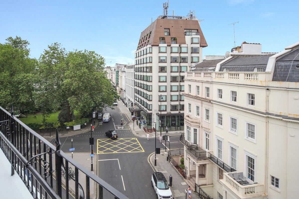 Knightsbridge Luxury 3 Bedroom Penthouse gallery image 3