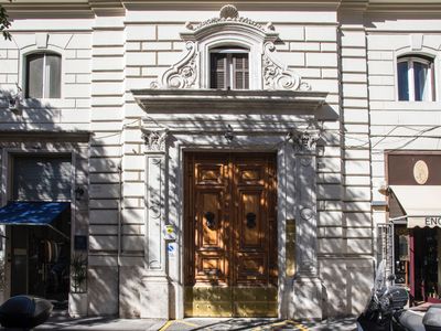 Ludovisi Delux New: 3 bed 2 bath at Spanish Steps