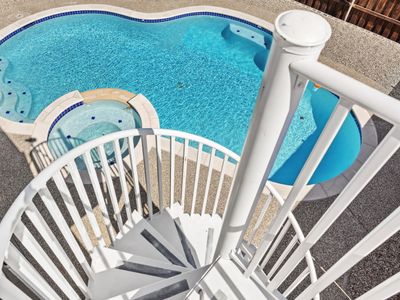 Fabulous Deal! Mega Sized Lake View House