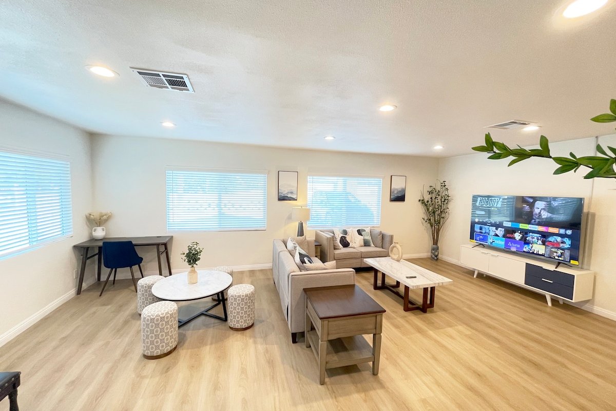 2 Houses New 4BR3B+1B1B Fully Remodeled 17 Guests gallery image 3