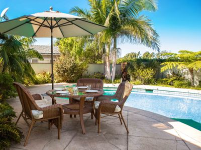 Sunny House minutes from the beach!