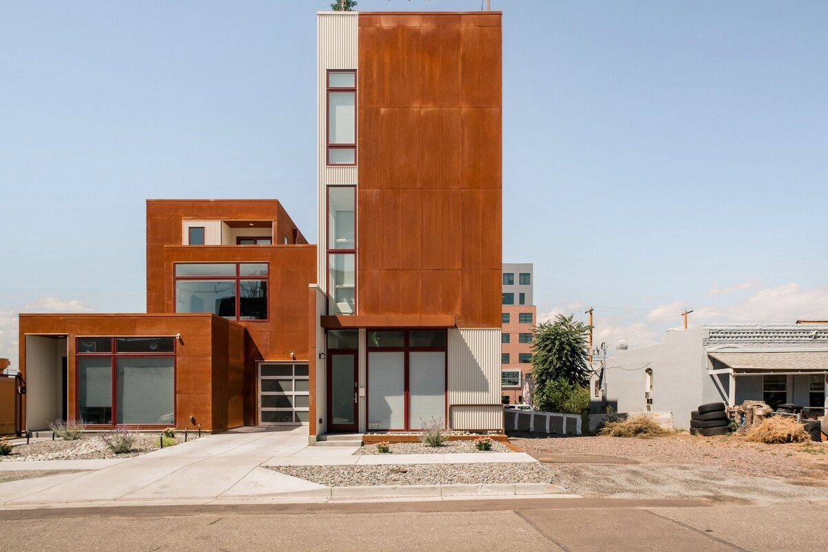 Modern RiNo Home with Rooftop & Hot Tub gallery image 3