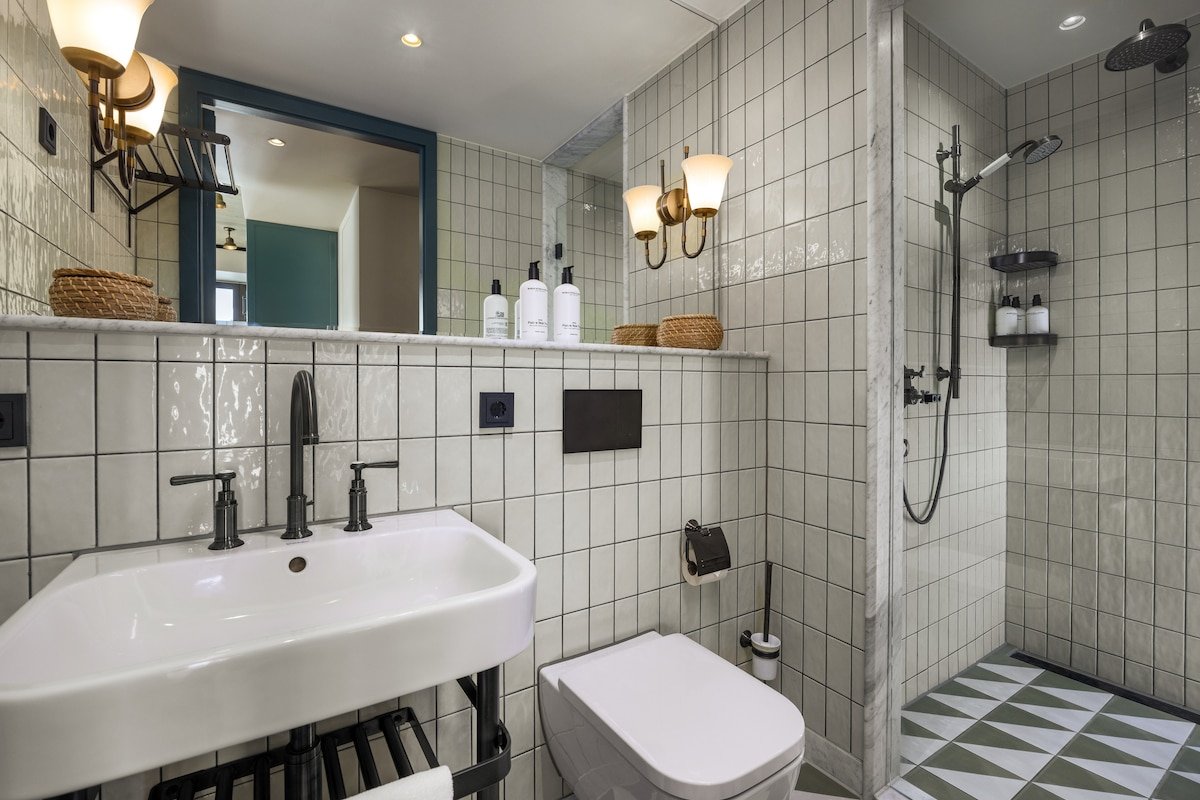 2-Bedroom Apartment | The July – Boat & Co gallery image 3