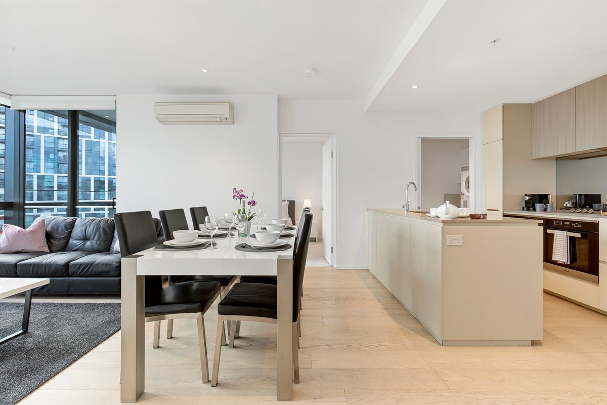 Classic 3 Bedroom with Harbour Views on Collins