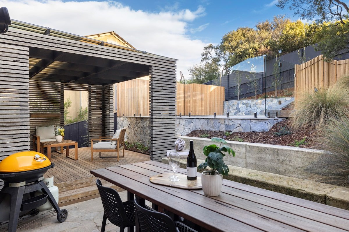 Ocean Beach Retreat–Contemporary Rye Accommodation gallery image 2