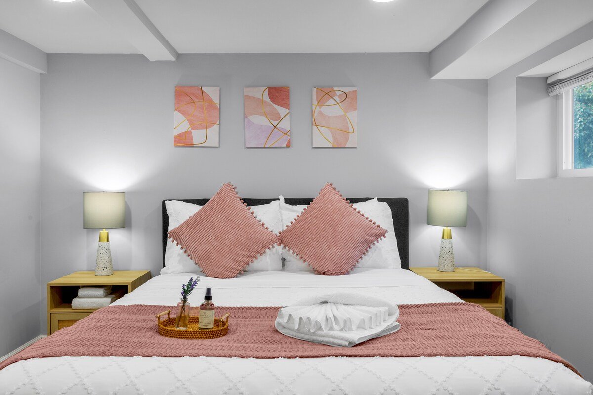 5b2b Newly Remodeled Entire House close to UW & DT gallery image 5