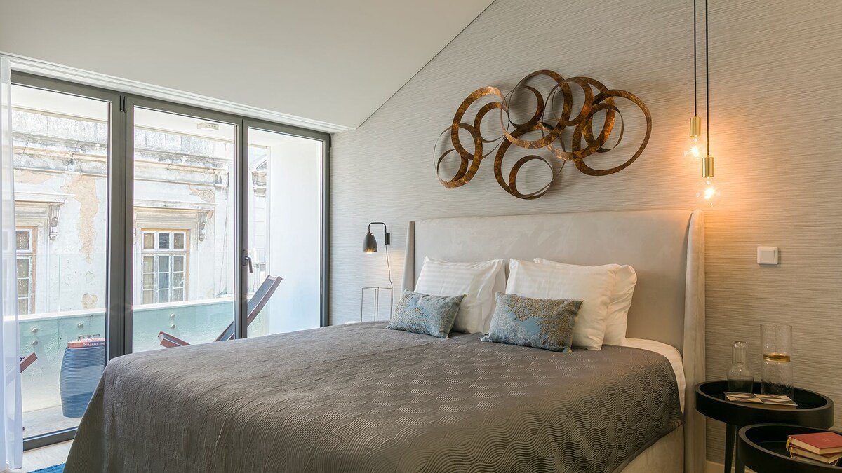 Central 2BDR Apartment with Balcony by LovelyStay gallery image 5