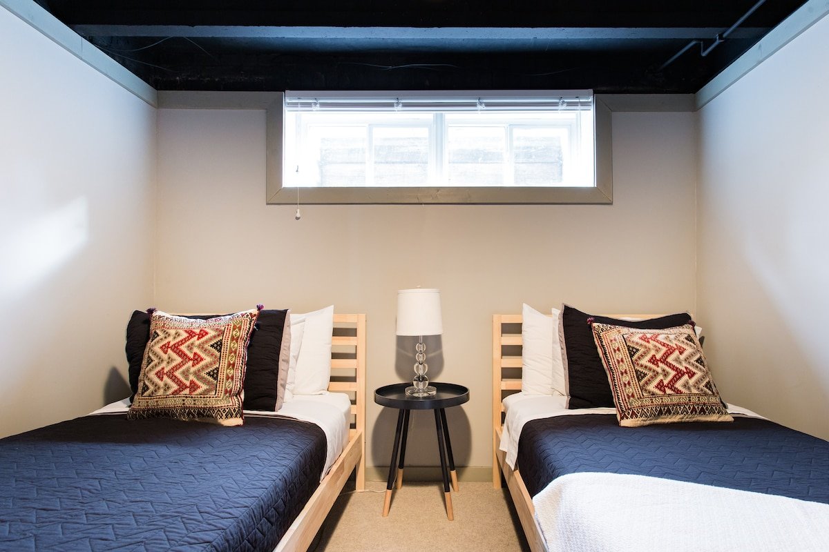 Soak Up Mid-Century Style in Wrigleyville and Boystown gallery image 4