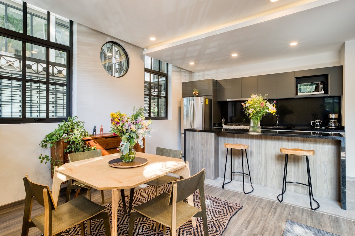 Amazing terrace + GYM in front of the park. gallery image 5