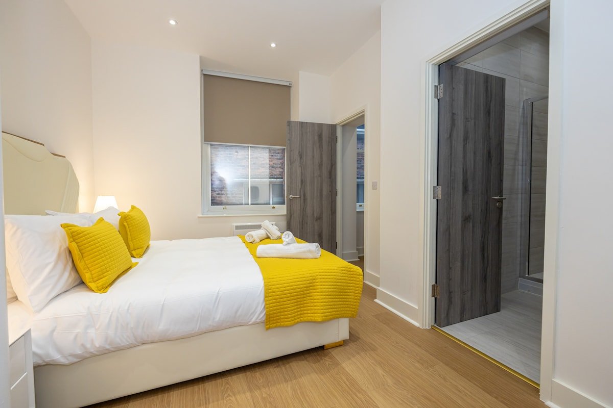 Stylish 2BD Apartment in China Town, Manchester gallery image 2