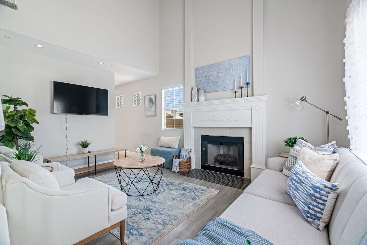 5BR/3BA NEW Game Room, Pool + Arcade + Fire Pit! gallery image 5