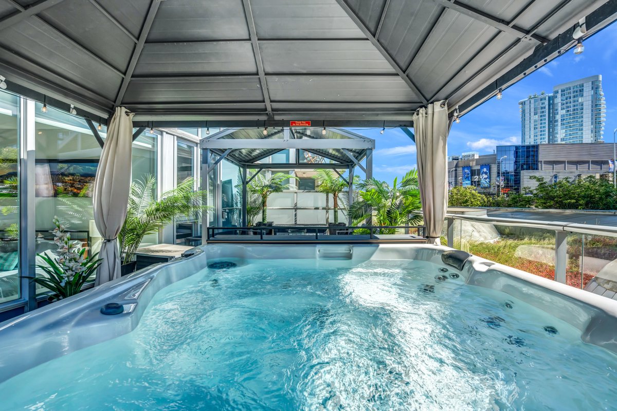 Paradise City – Skyline Hot Tub