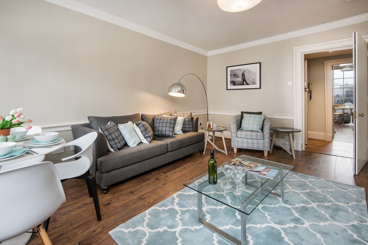 Royal Mile, Edinburgh – the heart of the city! gallery image 5