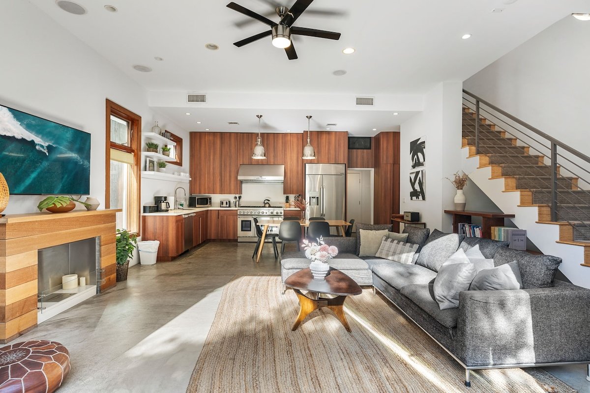 Vibrant SoCal Escape Near Venice Beach gallery image 3