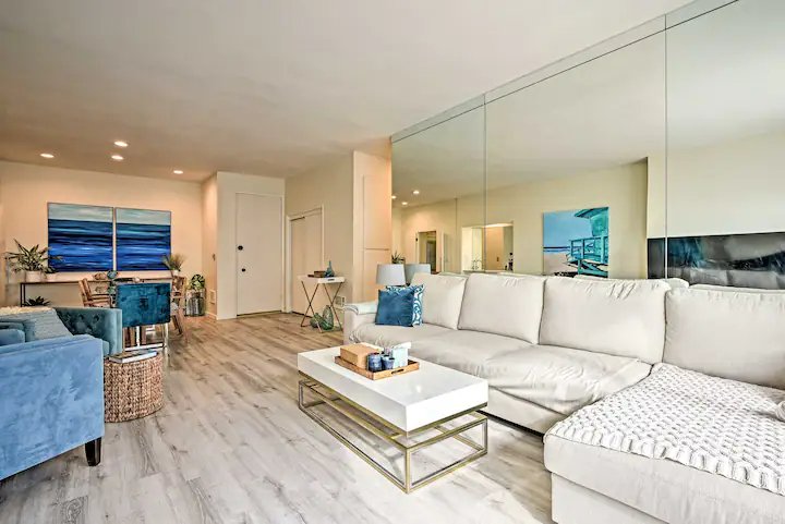 Spacious condo on the beach-views, parking & spa!