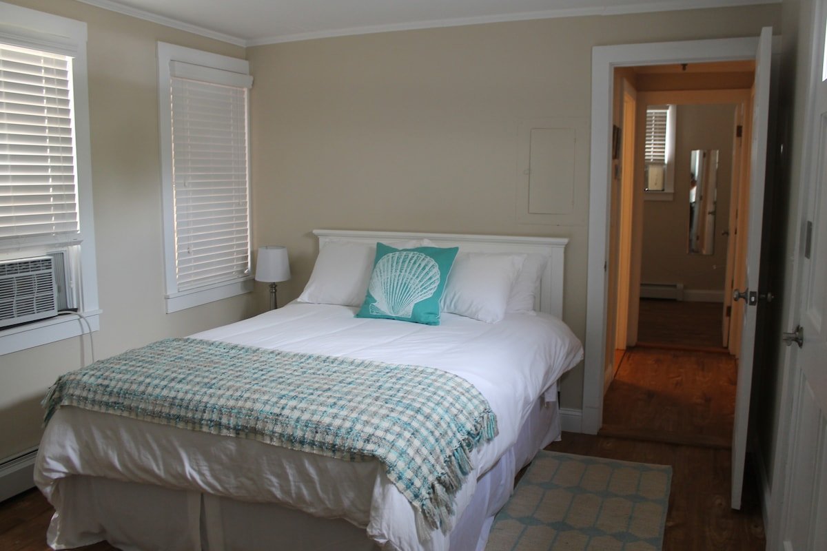 The Newport Cottage.Perfect Location/Comfort/Style gallery image 5